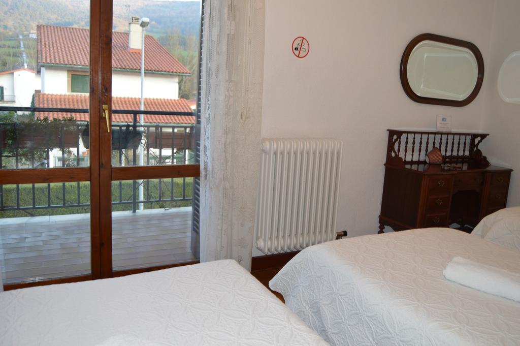 Pension El Peregrino De Larrasoana Exteriör bild